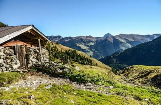 BERG-YOGA-AM-STREUBOeDENSEE BERG-YOGA-AM-STREUBOeDENSEE